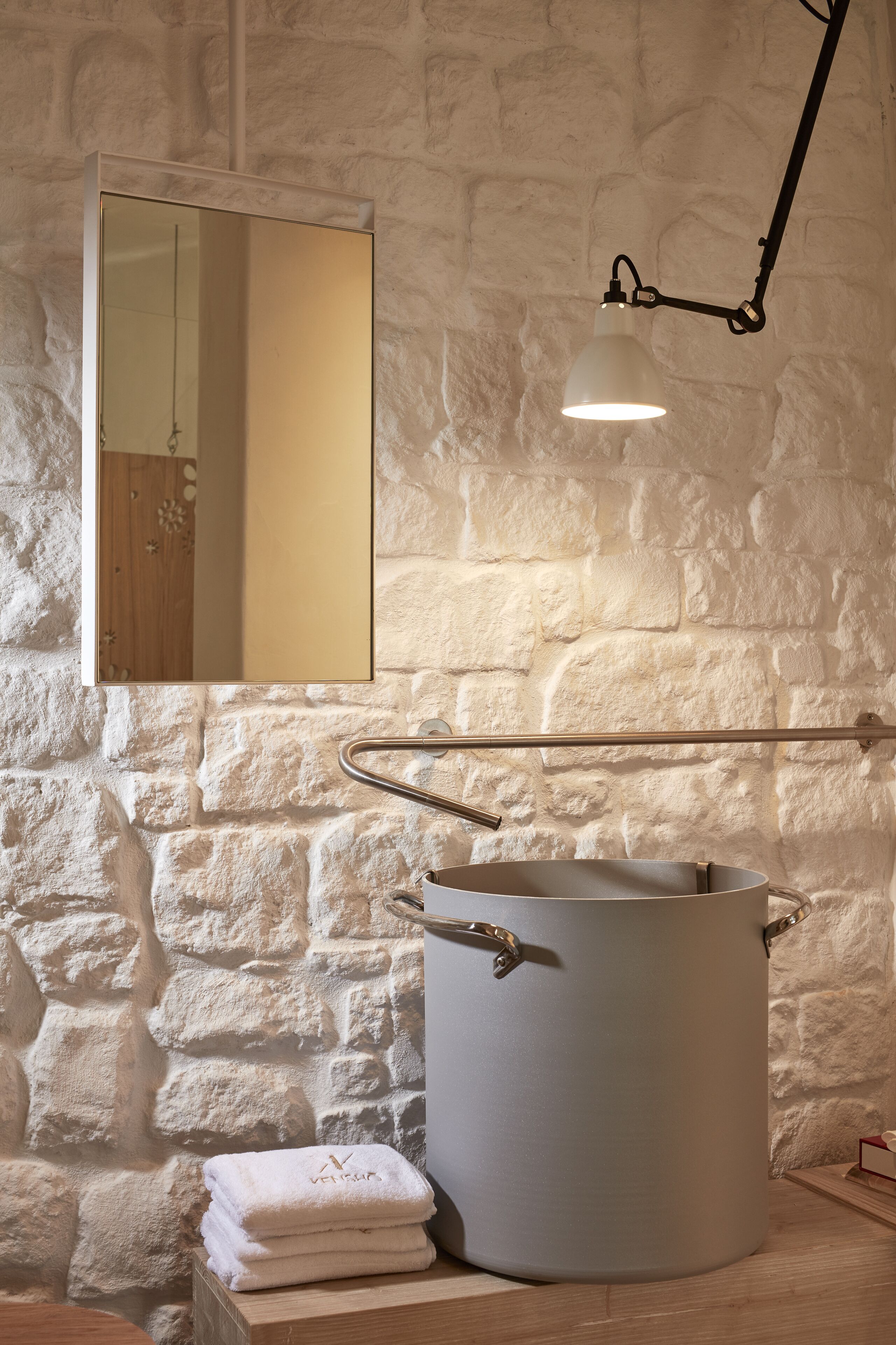 junior suite, hot tub | bathroom sink