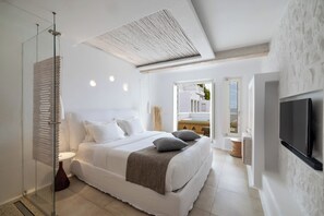 Deluxe Room, Hot Tub, Partial Sea View