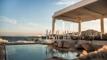 Seasonal outdoor pool, pool umbrellas, sun loungers
