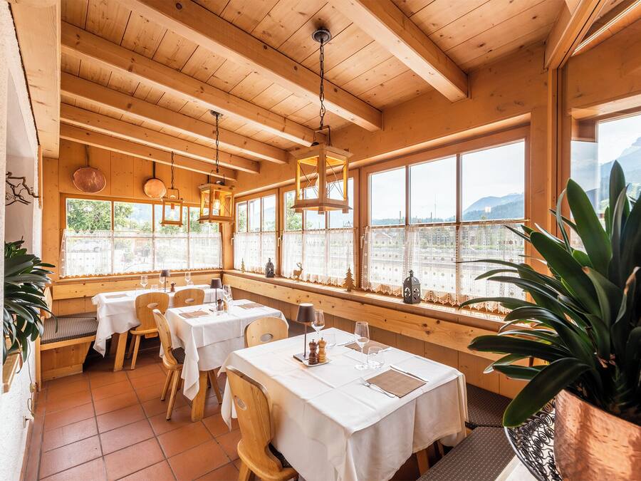 Breakfast, lunch, dinner served; local cuisine