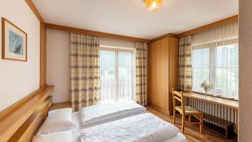 Schreibtisch, Bügeleisen/Bügelbrett, kostenloses WLAN, Bettwäsche