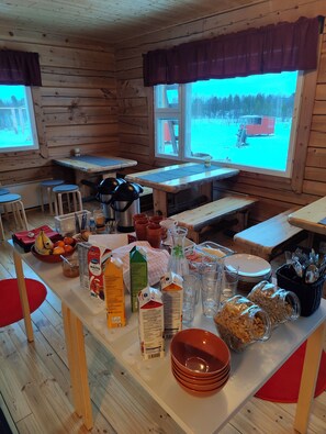 Dinner served - Lake Inari Mobile Cabins (Inari)