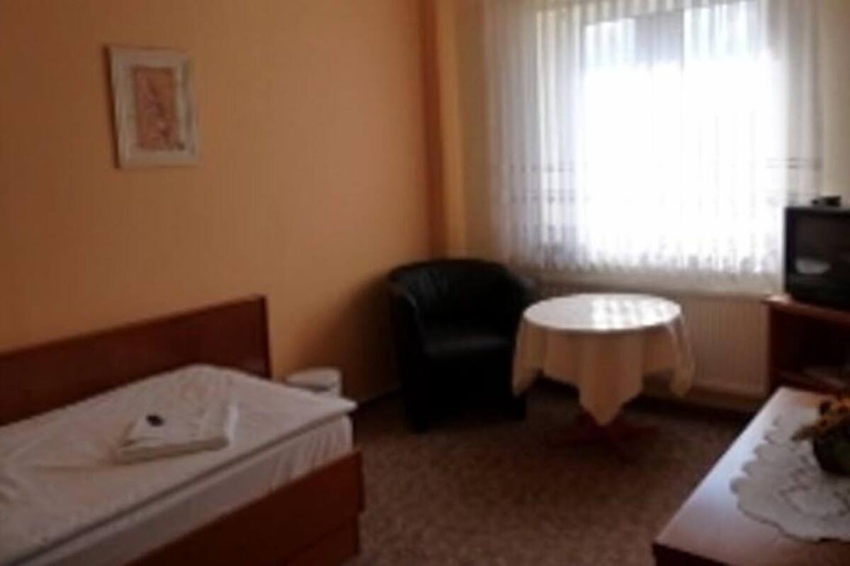 Standard Single Room | 1 bedroom, individually decorated, desk, iron/ironing board