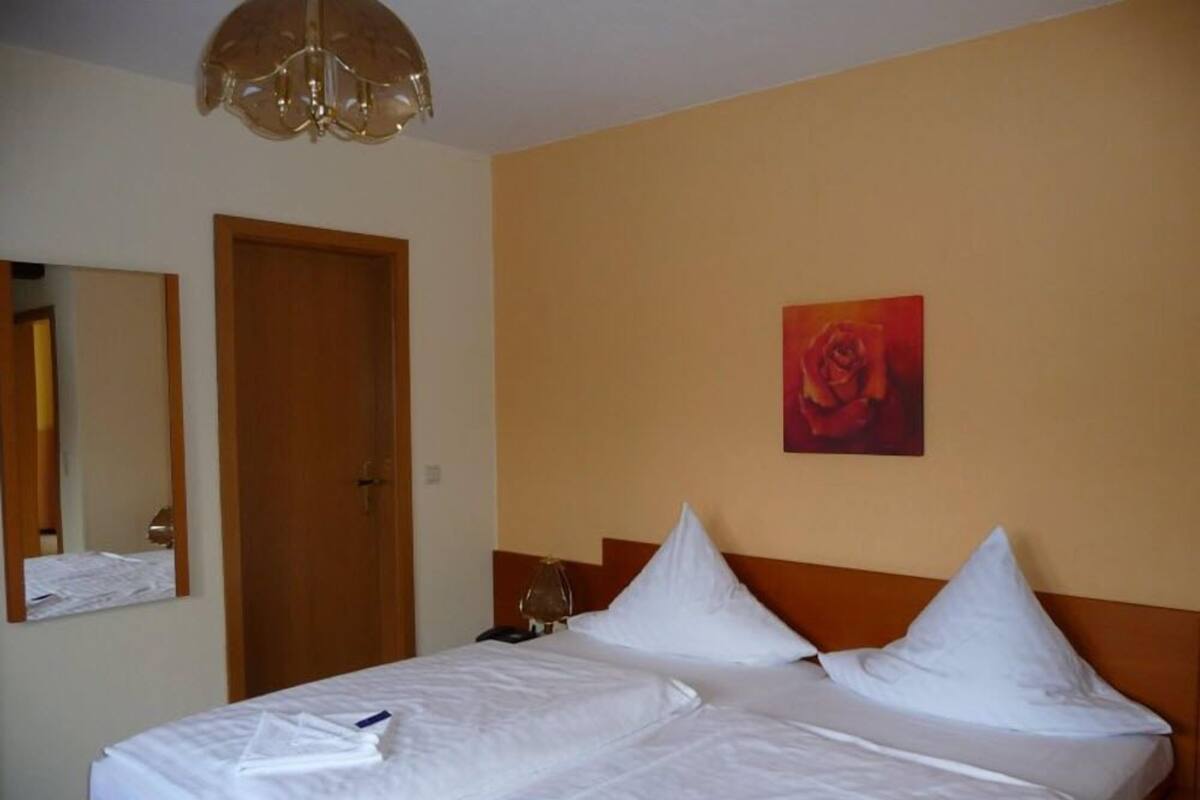 1 bedroom, individually decorated, desk, iron/ironing board