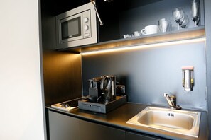 Fridge, microwave, stovetop, dishwasher - Blackhome Innsbruck City East (Innsbruck)