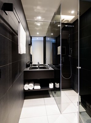 Shower, free toiletries, hair dryer, towels - Blackhome Innsbruck City East (Innsbruck)