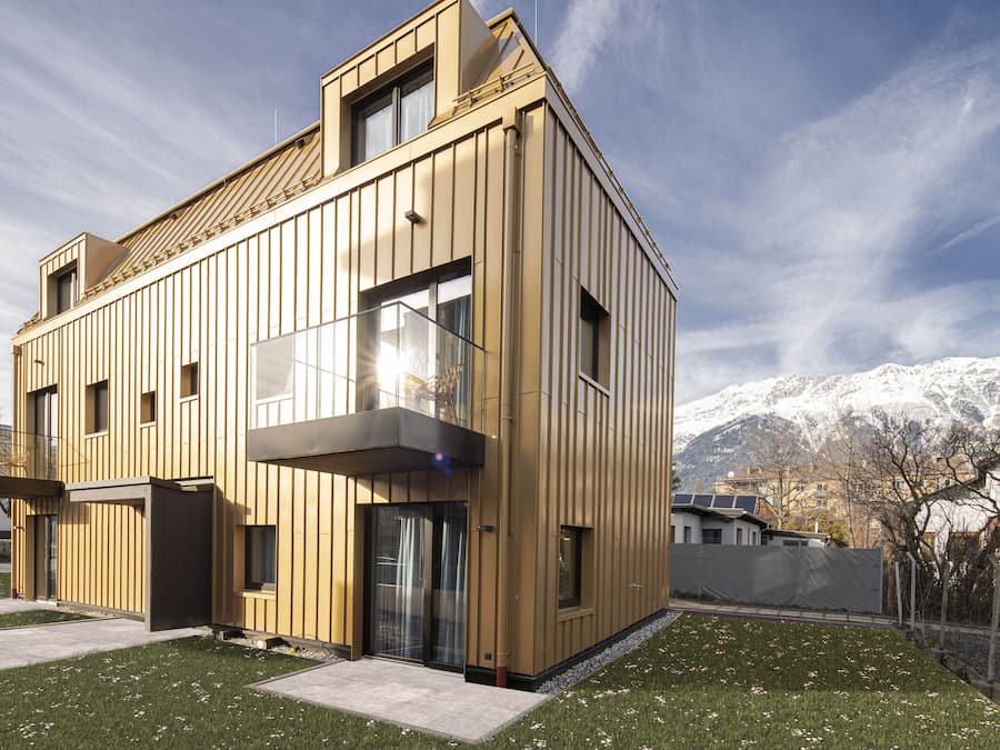 Vista frontal de la propiedad