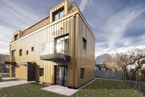 A modern two-story building with a sloped roof, large windows, and a balcony. - Blackhome Innsbruck City East (Innsbruck)