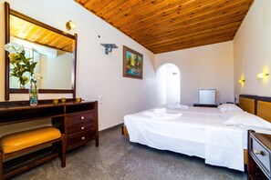 Standard Room, Partial Sea View