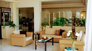 Lobby sitting area - Ambrosia Hotel (Hersonissos)