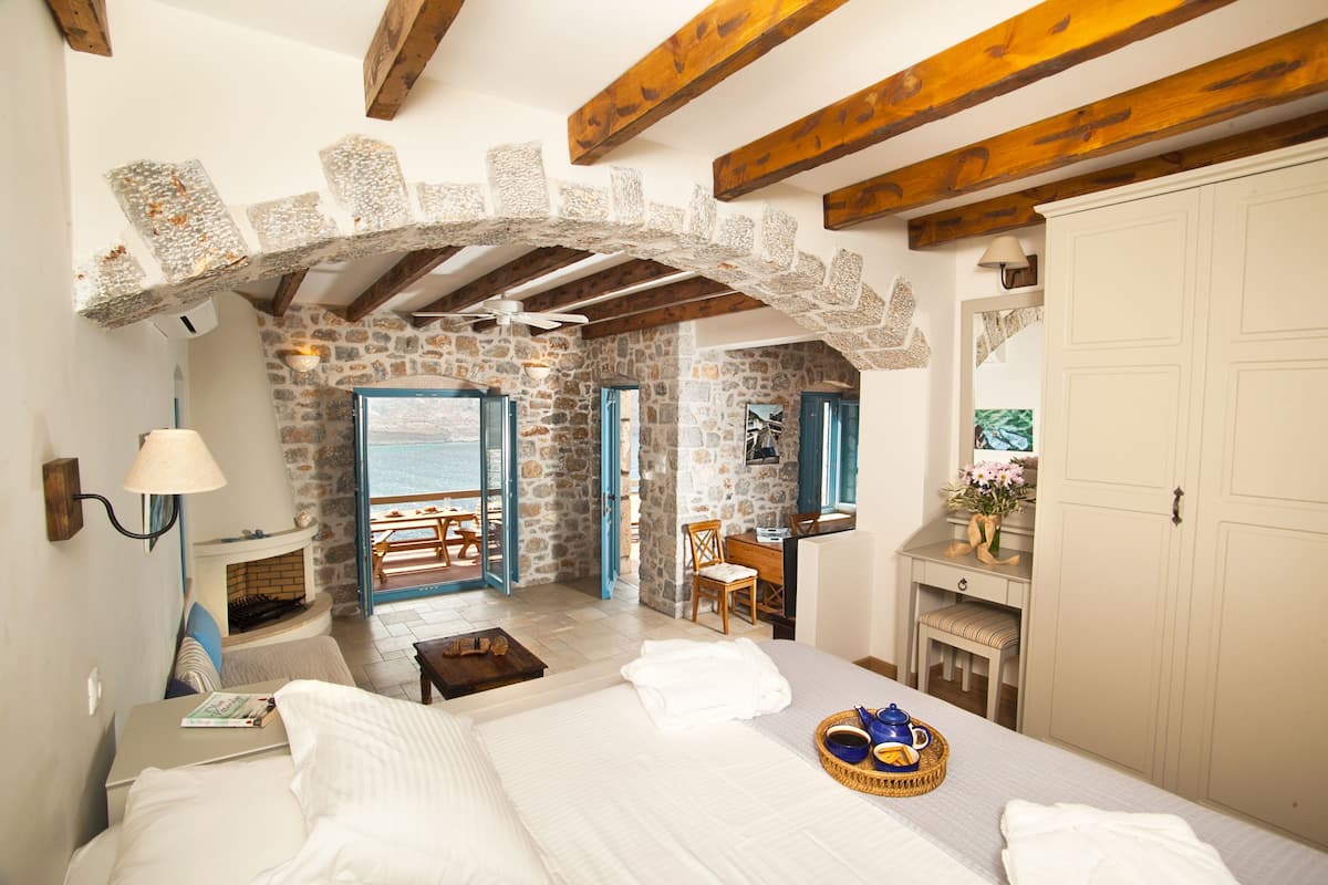 Luxury Suite (Avra) | 1 bedroom, in-room safe, desk, laptop workspace