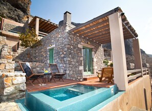 Estudio de lujo, bañera de hidromasaje | Piscina privada