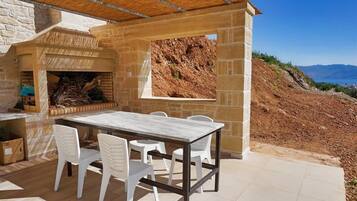 Traditional Villa | Terrace/patio