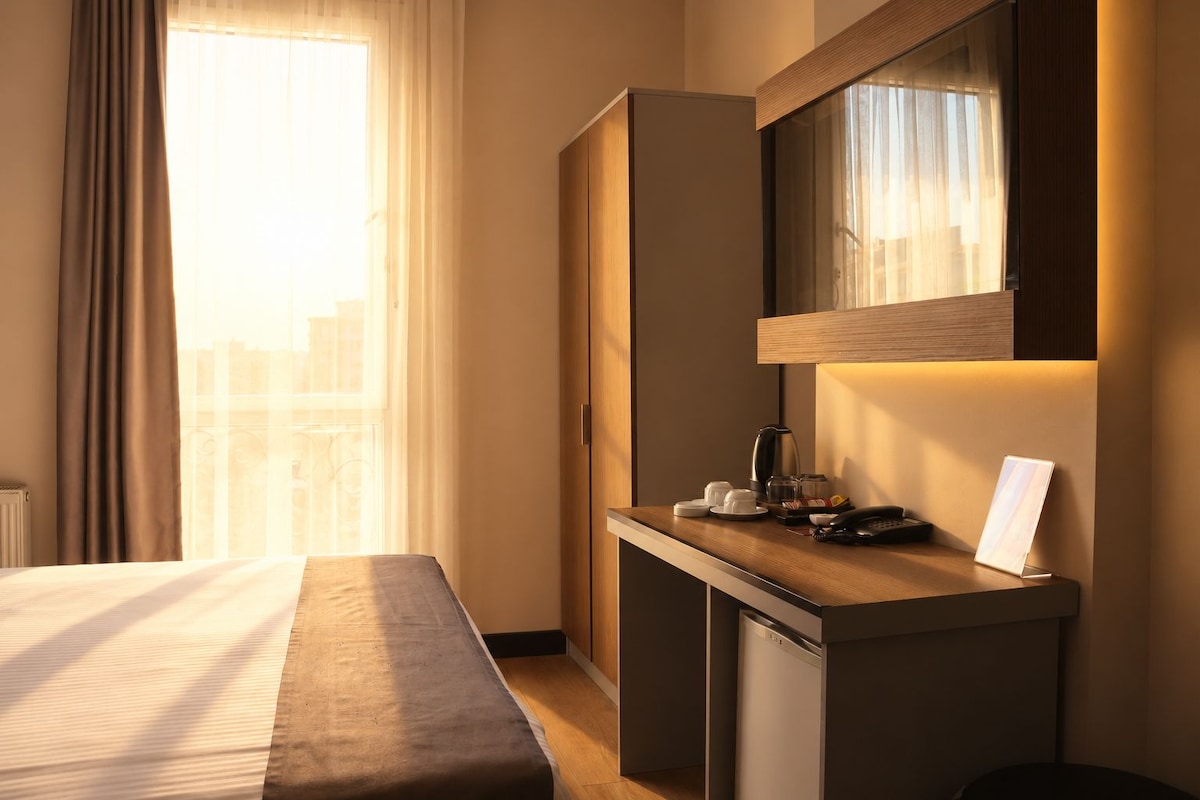 Minibar, in-room safe, laptop workspace, soundproofing