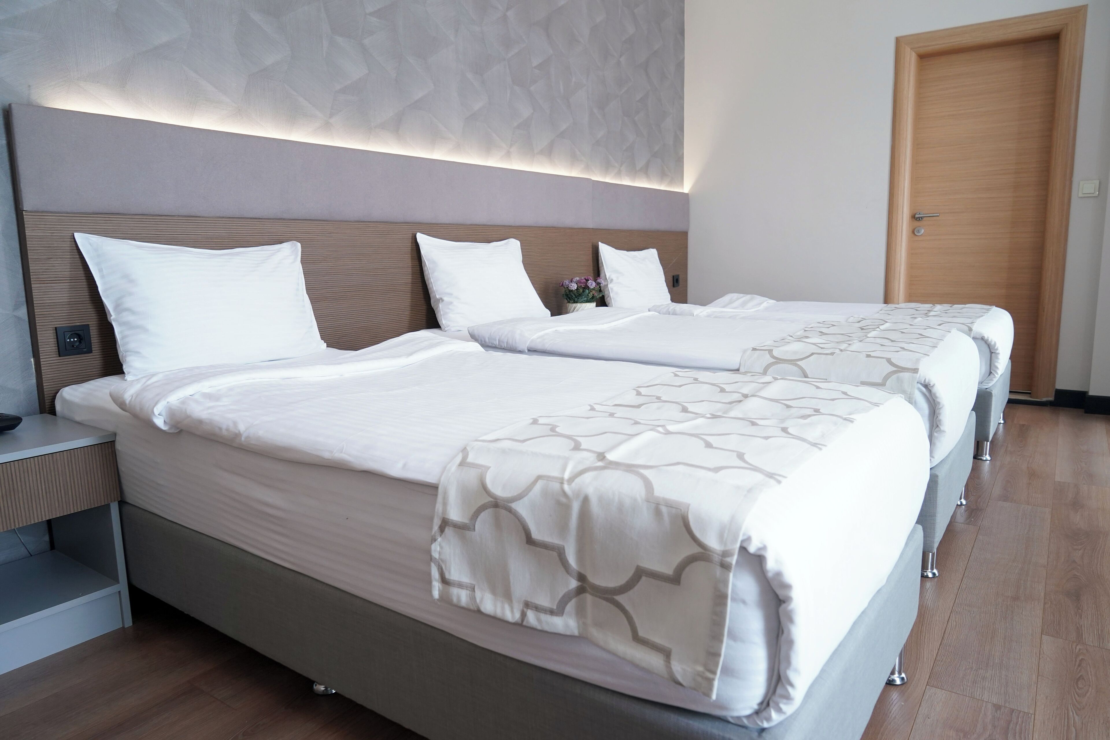 Deluxe Triple Room | Minibar, in-room safe, laptop workspace, soundproofing