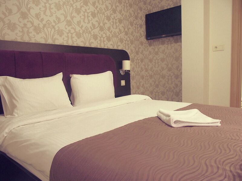 Minibar, in-room safe, laptop workspace, soundproofing