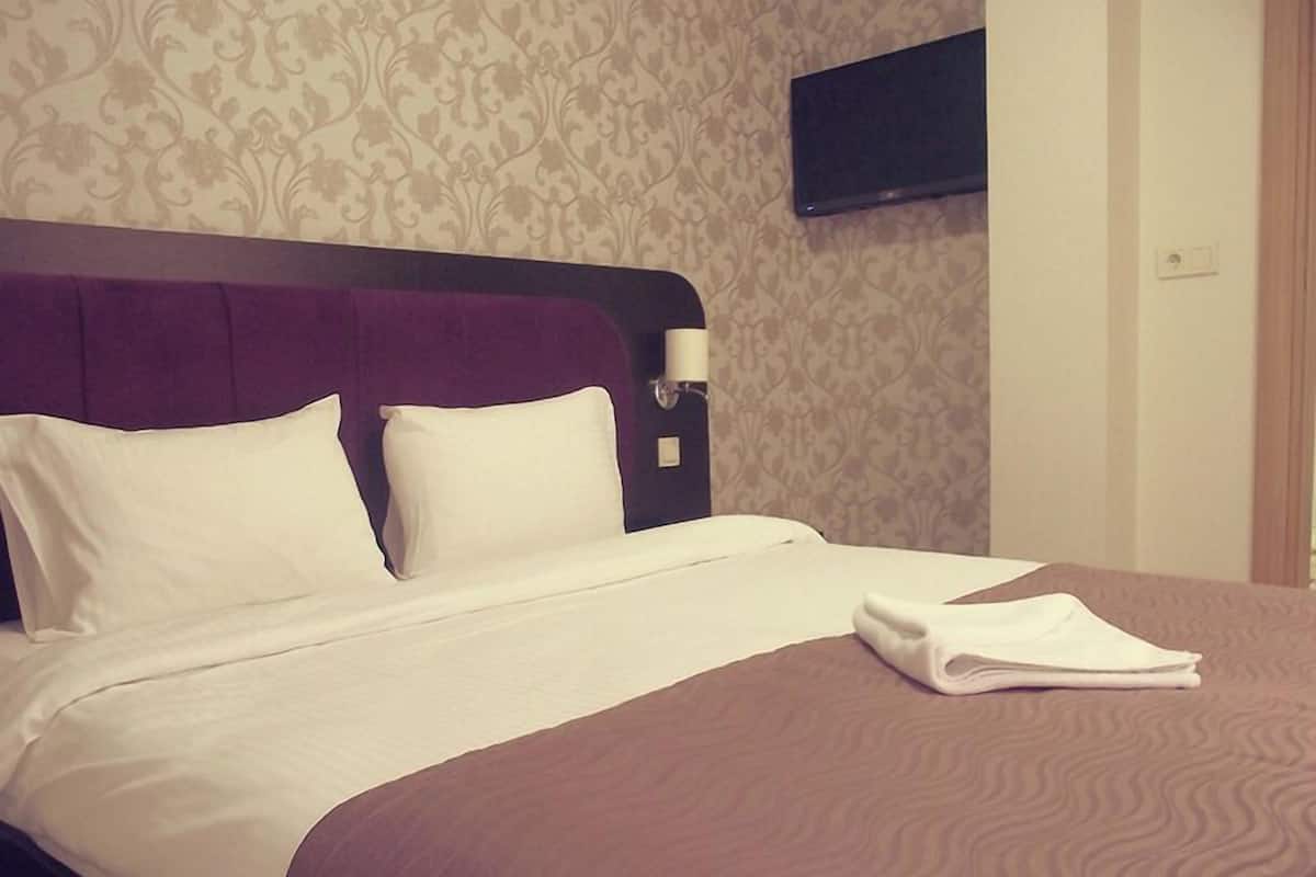 Minibar, in-room safe, laptop workspace, soundproofing