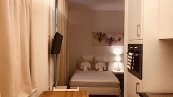 Family Studio (Comfort) | 1 bedroom, in-room safe, laptop workspace, soundproofing