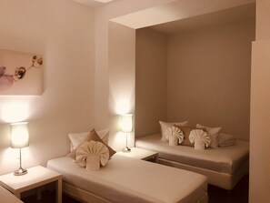 Family Studio (Comfort) | 1 bedroom, in-room safe, soundproofing, iron/ironing board - INSIDE FIVE City Apartments (Zürich)