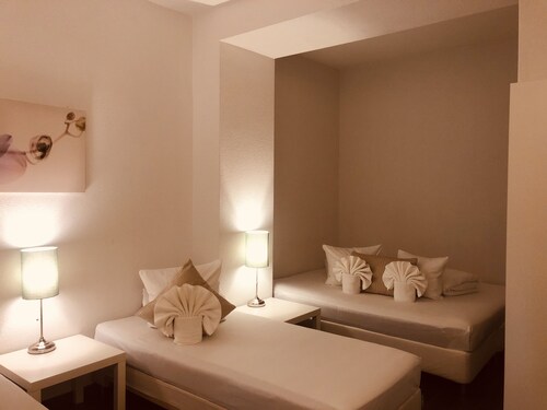 INSIDE FIVE City Apartments