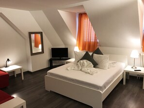 Family Room, Garden View (Comfort) | 1 bedroom, in-room safe, soundproofing, iron/ironing board - INSIDE FIVE City Apartments (Zürich)