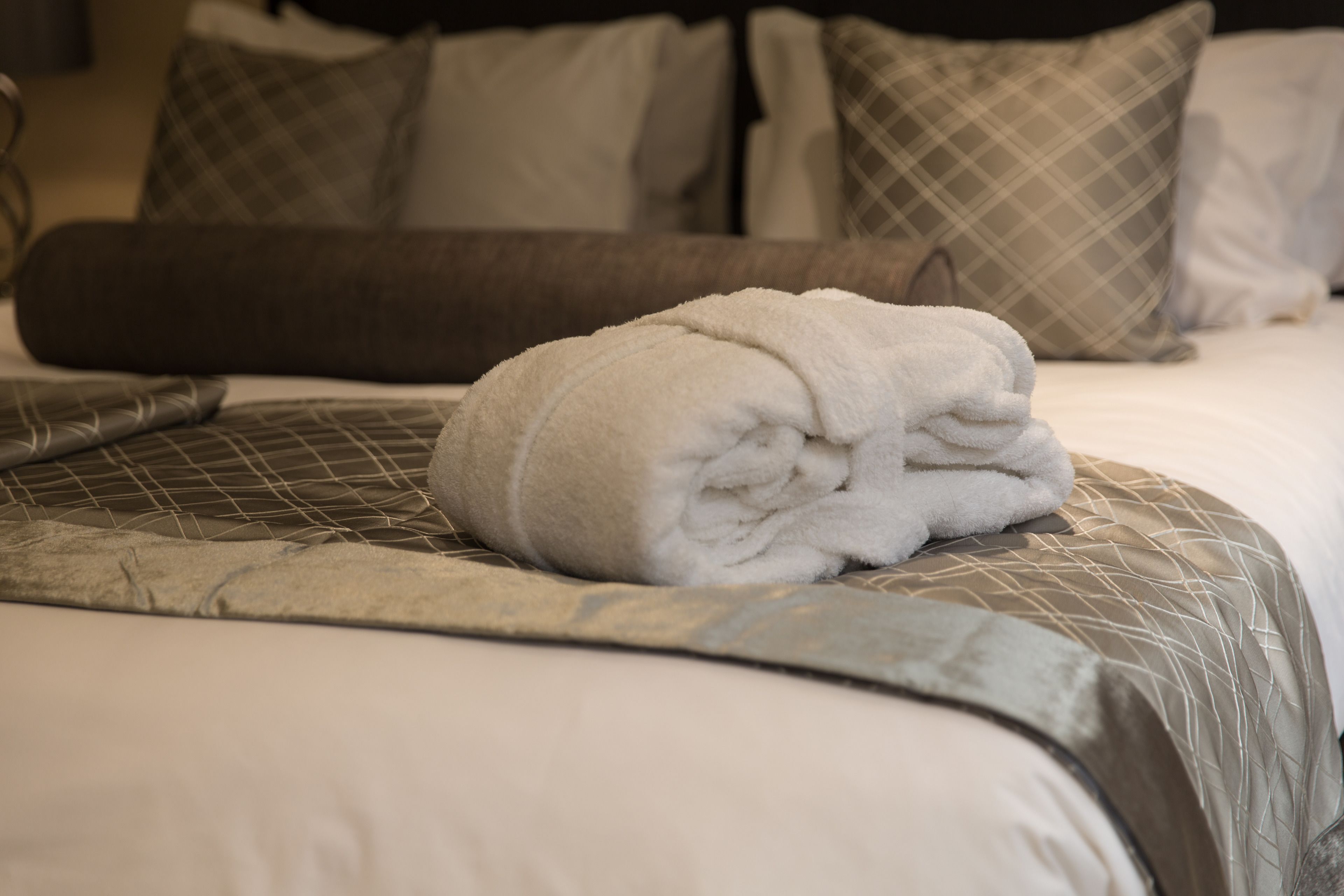 Standard-studiolejlighed - 1 kingsize-seng - køkken | 1 soveværelse, pengeskab på værelset, skrivebord, lydisolering