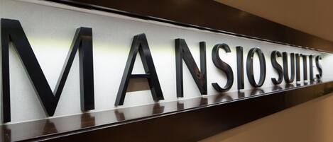 A sign with the text "MANSIO SUITES".