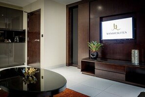 Standard Studio, 1 King Bed, Kitchen | Private kitchen | Fridge, microwave, oven, stovetop - Mansio Suites The Headrow (Leeds)