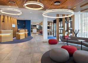 Lobby - Holiday Inn Express Munich City West by IHG (Munich)
