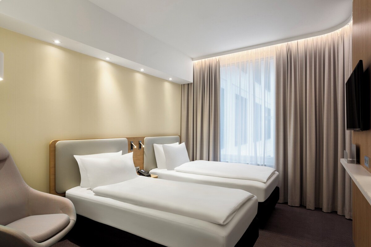 Hypo-allergenic bedding available, in-room safe, laptop workspace