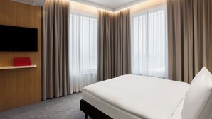 標準客房, 1 張加大雙人床 | 低過敏寢具、客房內保險箱、筆電工作空間、隔音