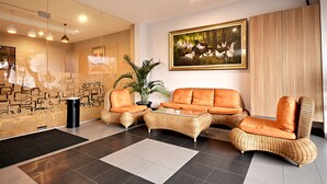 Coin salon dans le hall