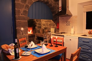 Ferienhaus, 1 Schlafzimmer (Talha + no swimming pool access) | Essbereich im Zimmer