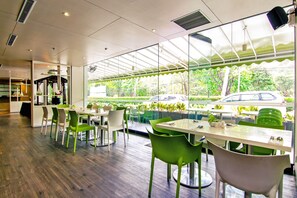 Restaurant - ZEN Premium Pancoran Pomelotel (Jakarta)