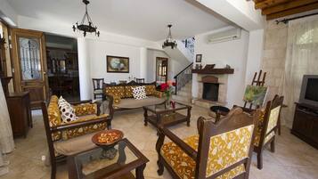 Villa, 3 Bedrooms, Private Pool | Lobby lounge