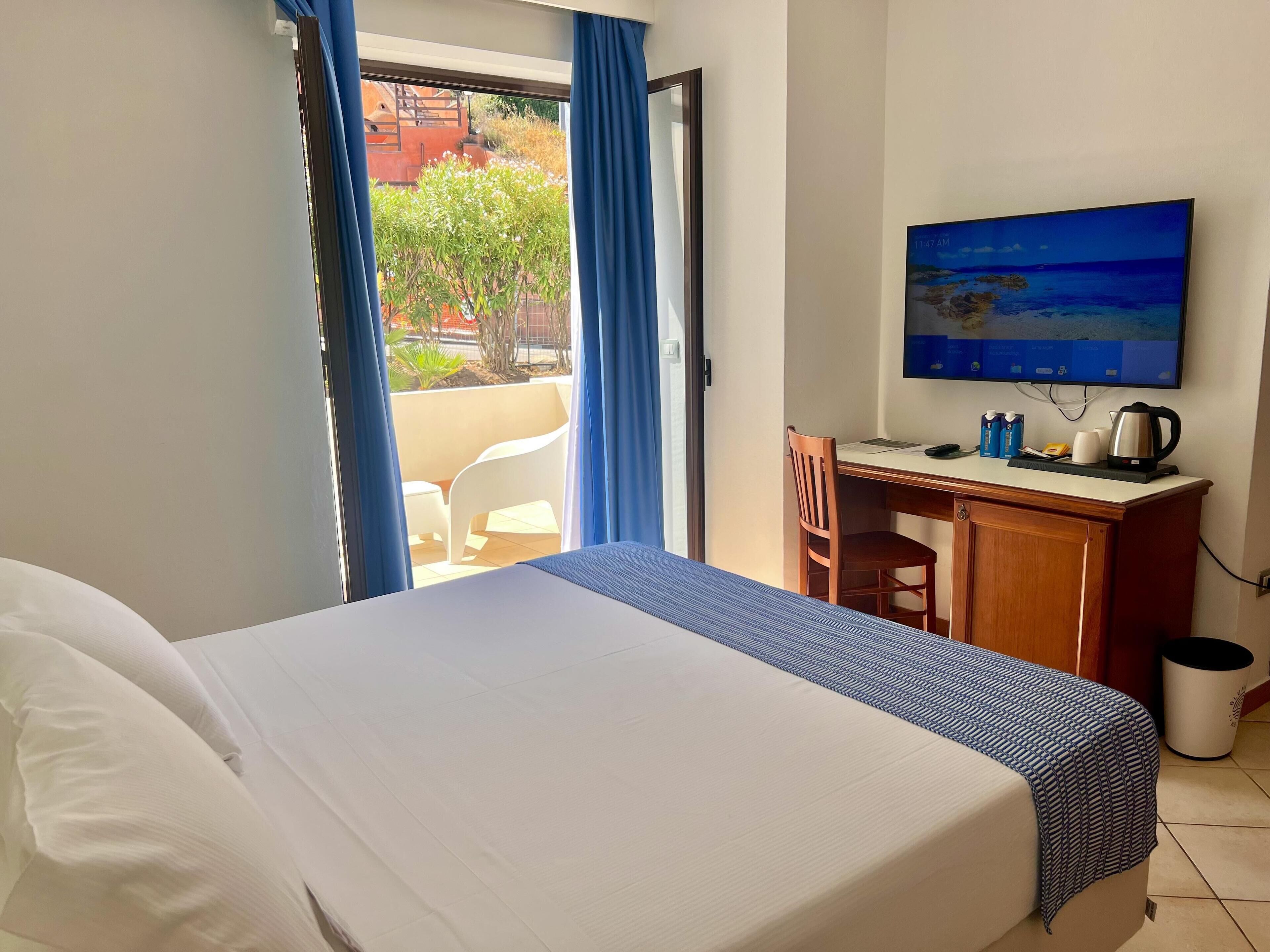 Kamar Comfort, 1 Tempat Tidur Queen, Bebas Asap Rokok, teras | Seprai premium, selimut bulu angsa, minibar, dan brankas