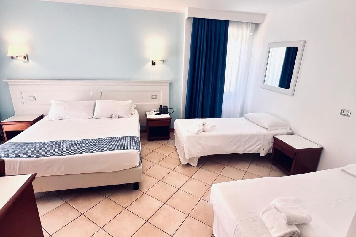 1 habitación, ropa de cama de alta calidad, cubrecamas y minibar