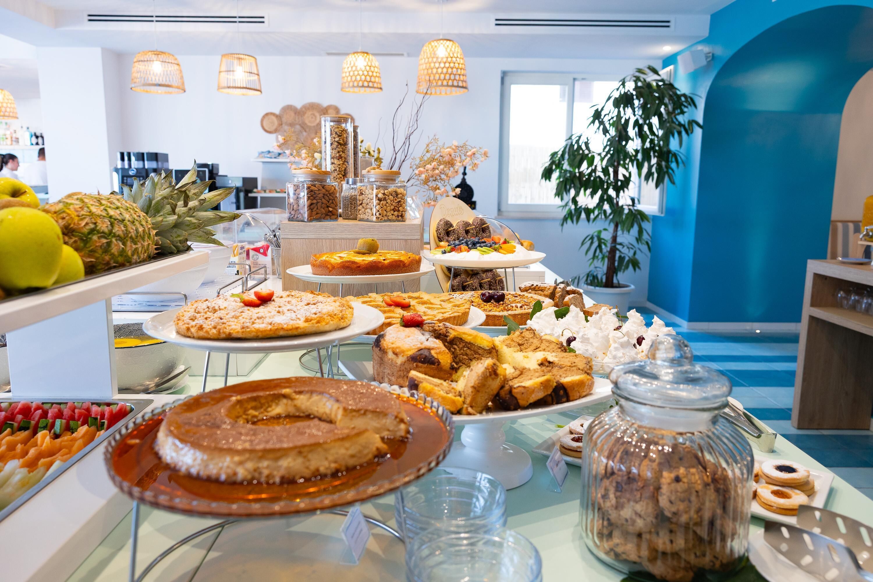 Petit déjeuner buffet (12 EUR par personne)