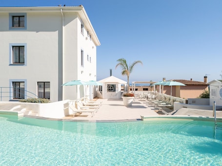 Seasonal outdoor pool, open 9:00 AM to 6:00 PM, pool umbrellas