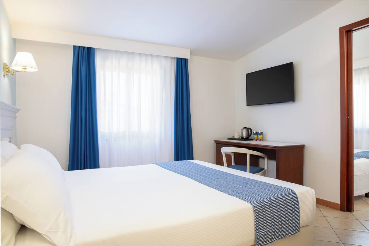 1 habitación, ropa de cama de alta calidad, cubrecamas y minibar