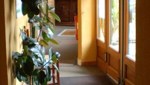 Interior entrance - Hôtel Au jardin St Michel (Pontorson)