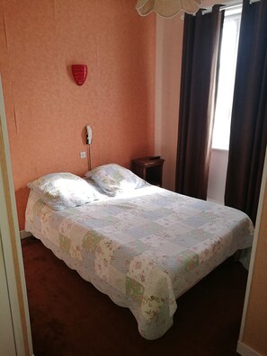 Habitación doble | Regadera en el baño