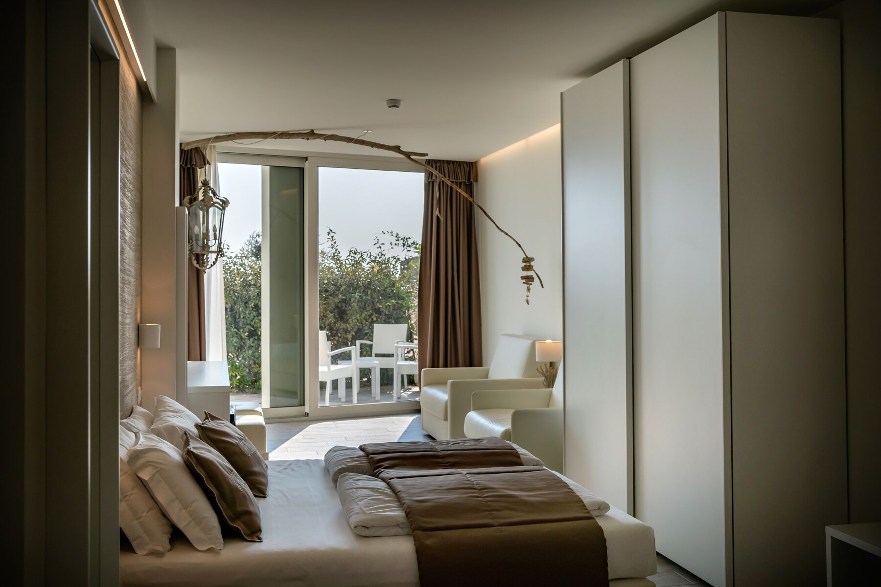 suite | premium bedding, in-room safe, desk, soundproofing