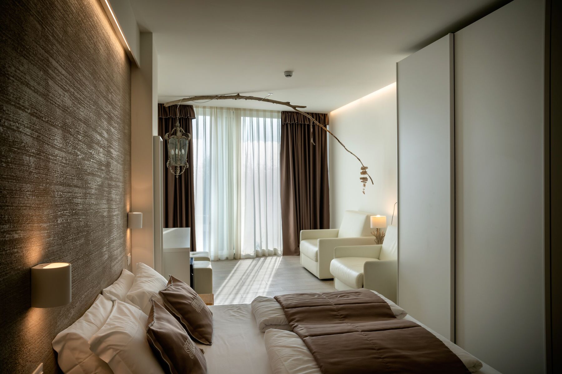 suite | premium bedding, in-room safe, desk, soundproofing