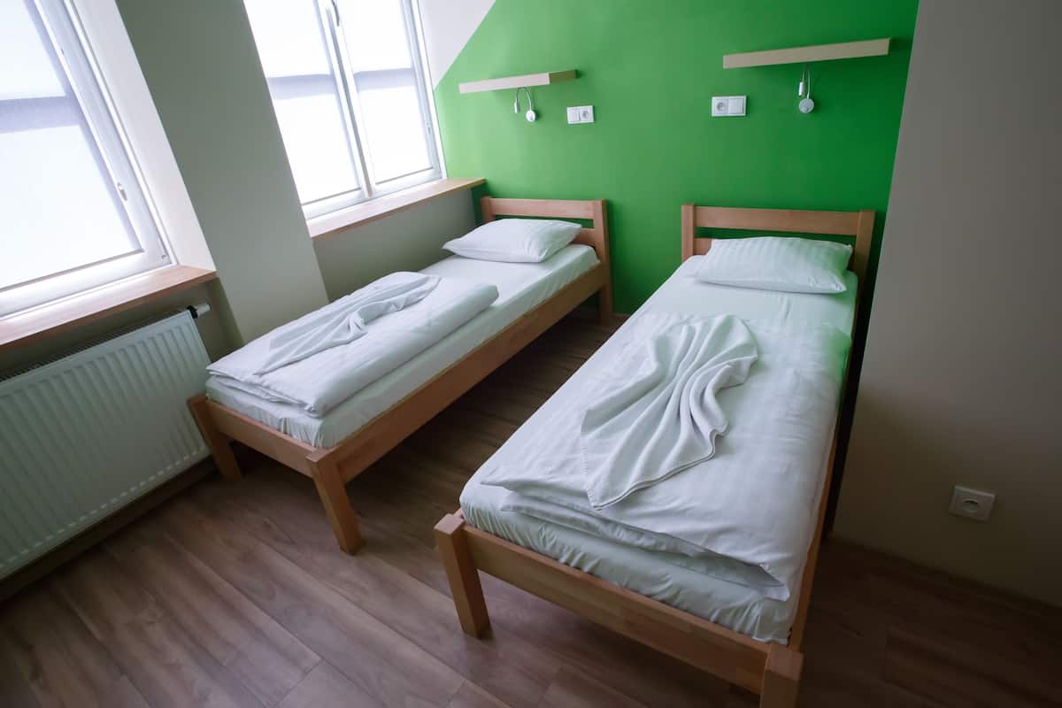 Twin Room Ensuite | Phòng cách âm, truy cập Internet không dây miễn phí, bộ trải giường
