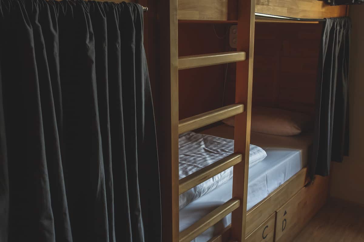 Schallisolierte Zimmer, kostenloses WLAN, Bettwäsche