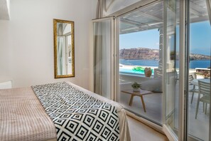 Premium bedding, in-room safe, individually decorated - Ode Villa (Santorini)