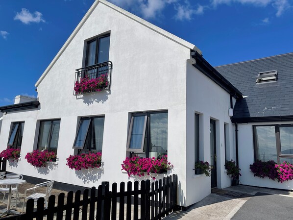 Premium House, Ocean View | Soundproofing, free WiFi, bed sheets