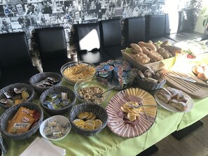 Tägliches inbegriffenes Frühstücksbuffet