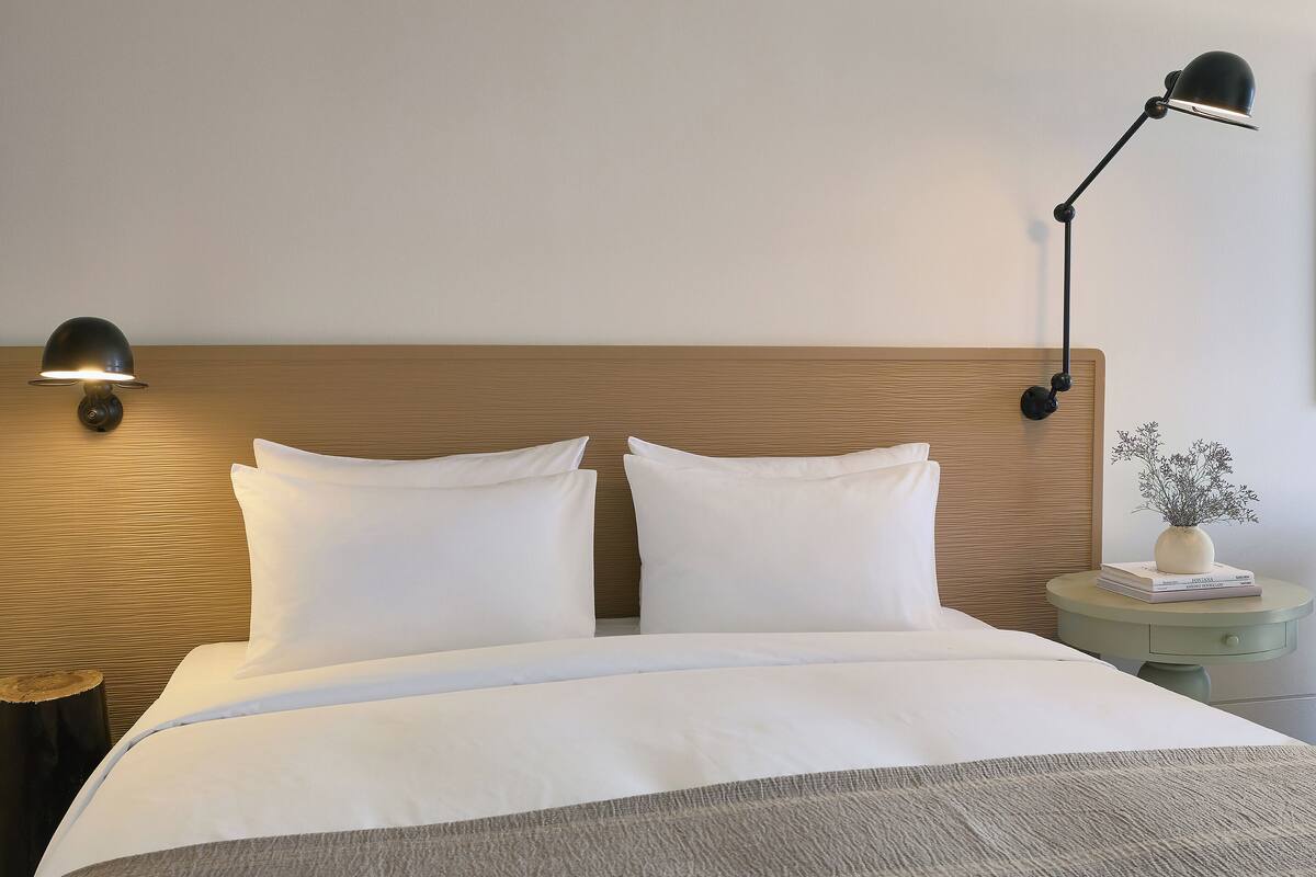 1 bedroom, premium bedding, in-room safe, desk